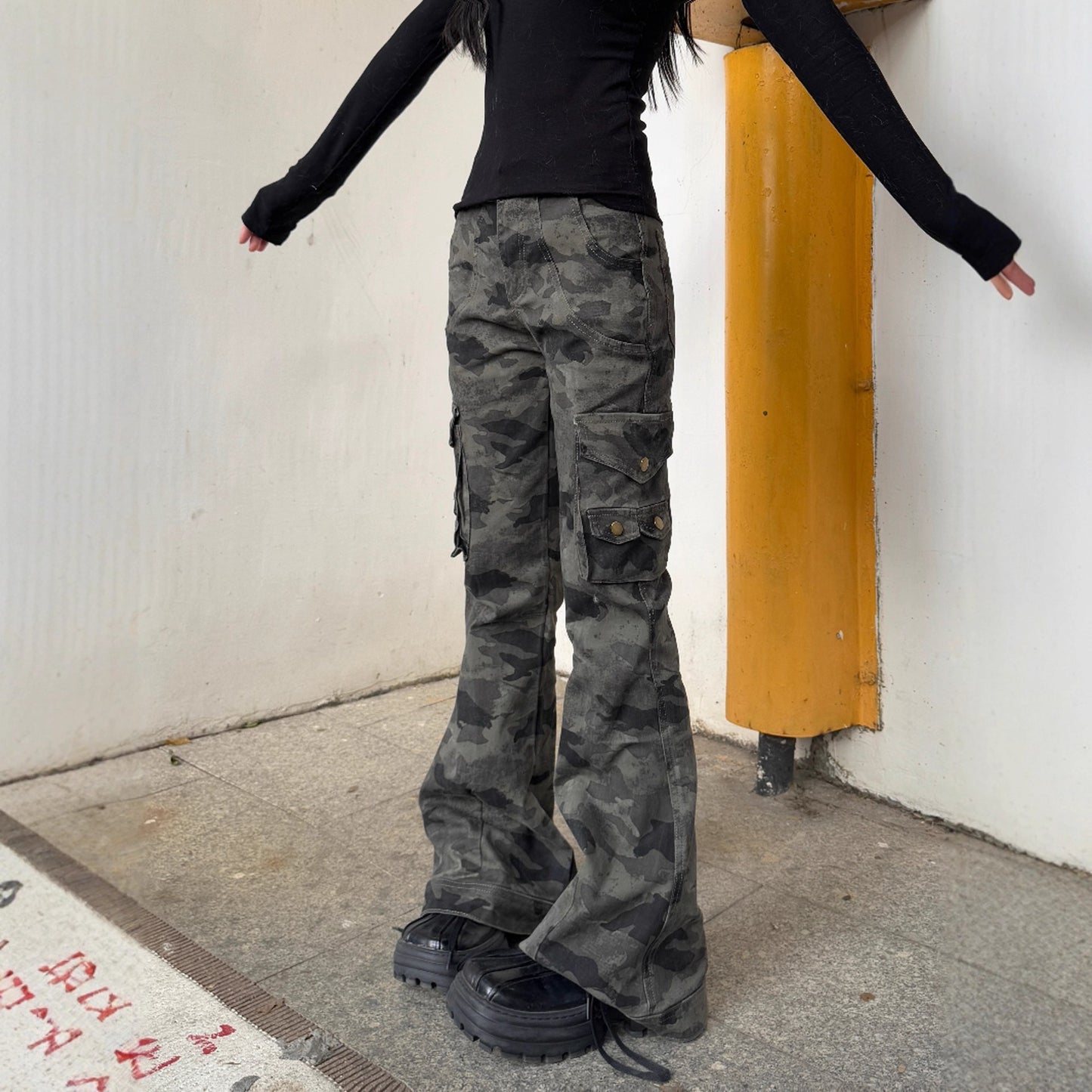 Shop Hot Girl Street Multi-Pocket Cargo Jeans at USAve Merchandise. Slim fit American retro casual pants. Free shipping over $50!