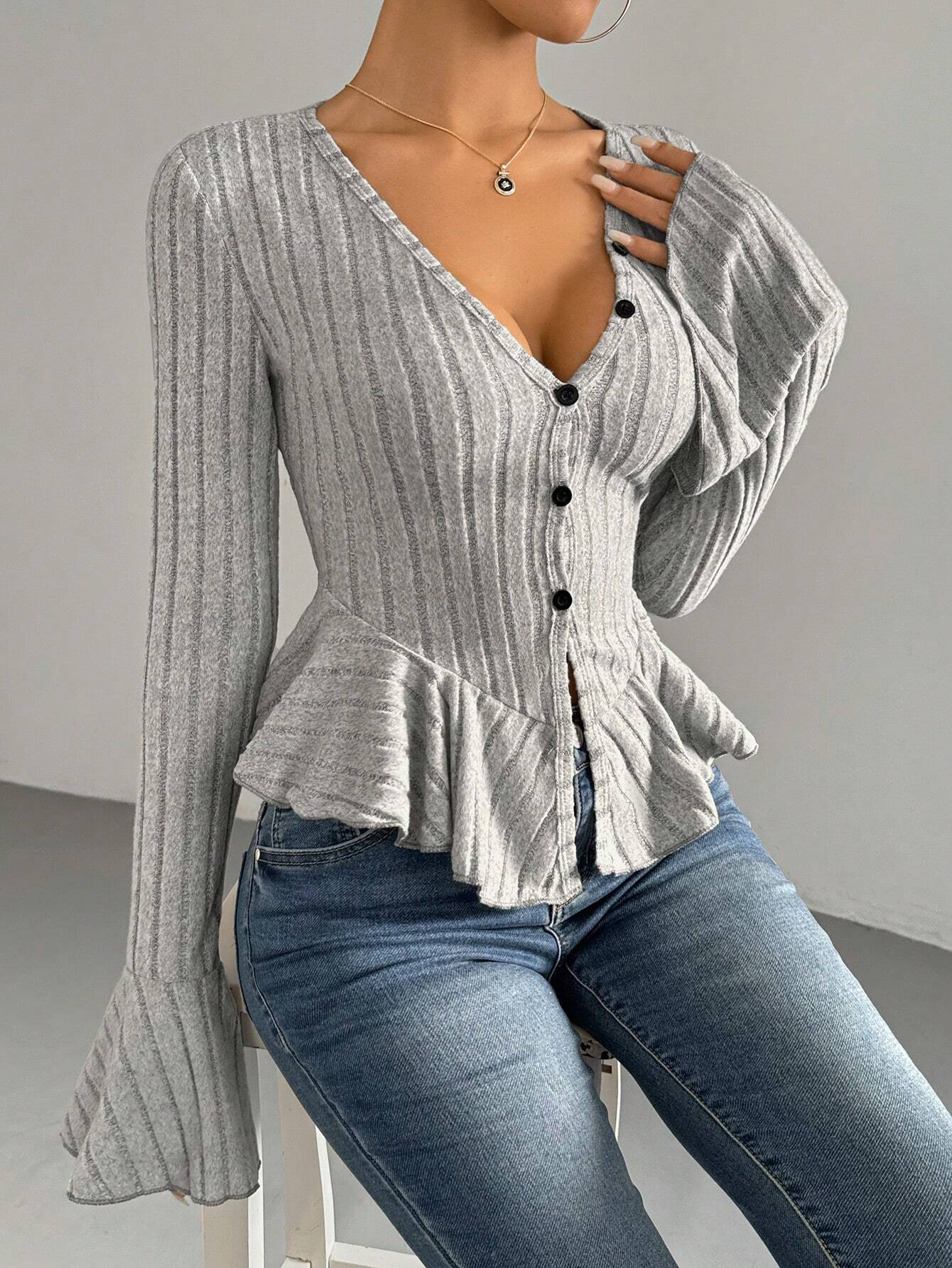 Cross-border women's clothing European and American elegant style T-shirt 2026 autumn and winter New v-neck ruffled slim temperament fleece top